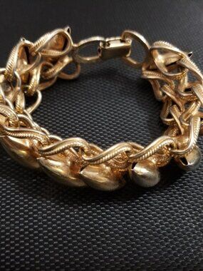 Rare: Vintage Trifari ("Trifanium") 80's Gold-Tone Shell-Link Bracelet